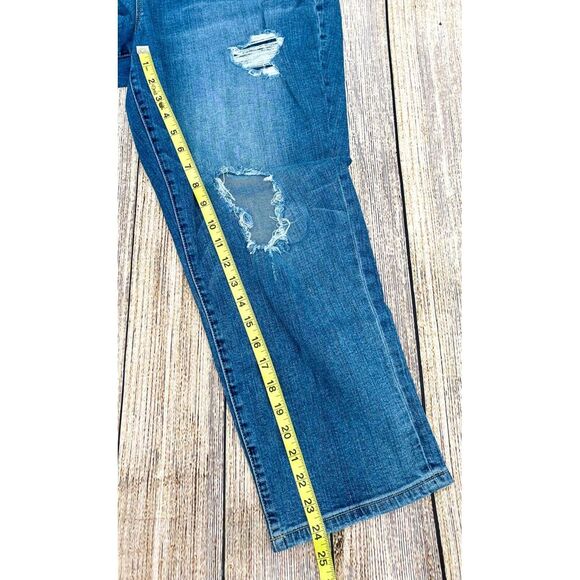 Maurices Jeans Size 18 Medium Wash Distressed Ripped Boyfriend Cropped Denim - Picture 5 of 7